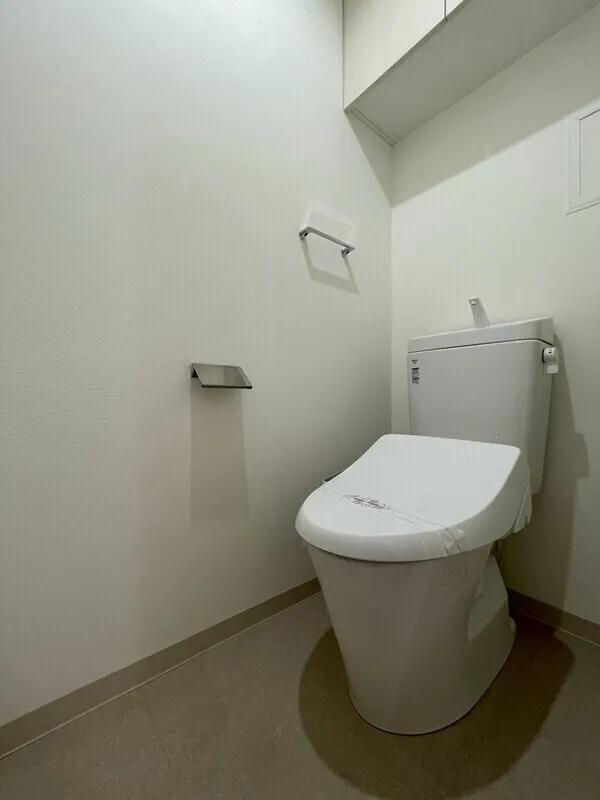 Milia Residence Myogadani - Interior - ["Toilet seat", "Toilet", "Bathroom"]