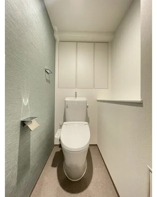 Stylio Kamata West - Interior - ["Toilet seat", "Toilet", "Flooring"]