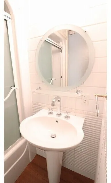 Dougenzaka Square - Interior - ["Mirror", "Plumbing fixture", "Sink"]