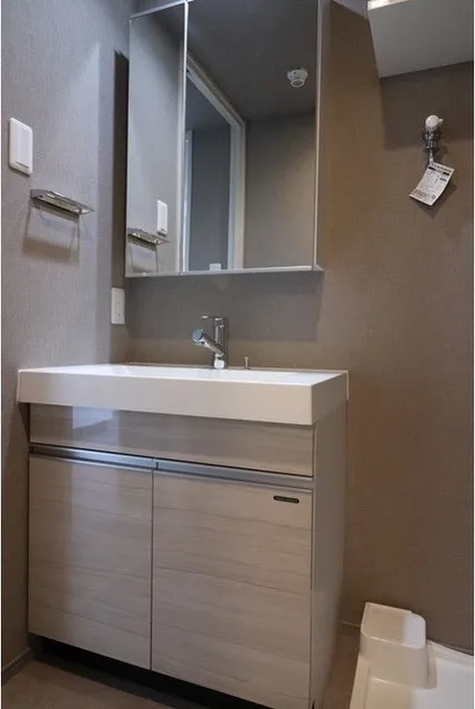 Comforia Monzennakacho South - Interior - ["Bathroom sink", "Lighting", "Room"]