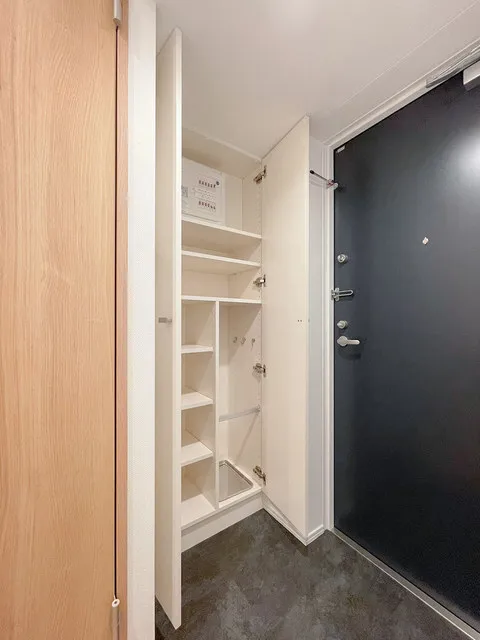 Open Bloom Ayase - Interior - ["Wood", "Flooring", "Interior design"]