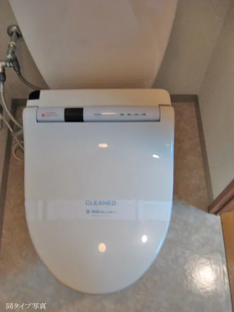 Comforia Shimo-Ochiai - Interior - ["Plumbing fixture", "Toilet seat", "Bathroom"]