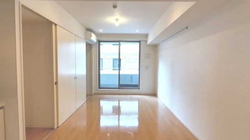 Residia Nishi Azabu - Interior - ["Building", "Window", "Fixture"]