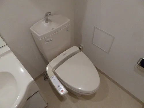 Broad City Tokyo - Interior - ["Toilet seat", "Plumbing fixture", "Toilet"]