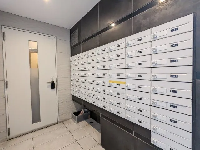 Asyl Court Ikegami - Exterior - ["Glass", "Locker", "Tile Flooring"]