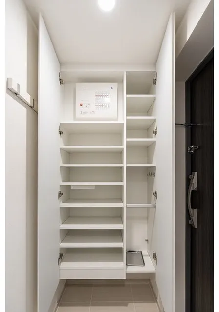 Comforia Liv Higashiikebukuro - Interior - ["Wood", "Flooring", "Interior design"]