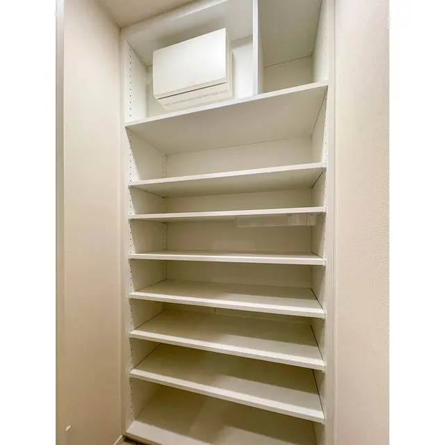 Orchid Residence Togoshi Park - Interior - ["Cabinetry", "Furniture", "Shelf"]