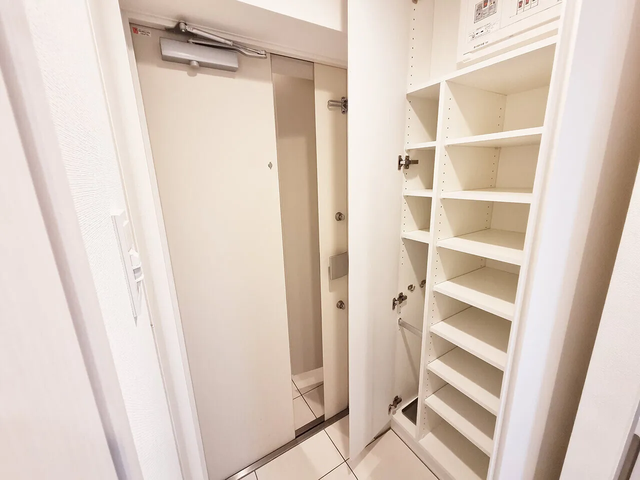 Mynavi Stay Osaki 2 - Interior - ["Wood", "Flooring", "Floor"]