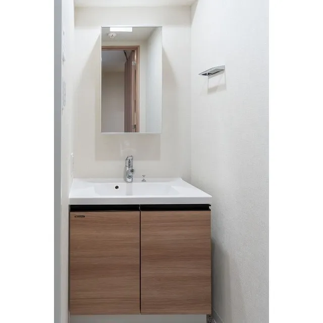 Ichigayadaimachizaka Front - Interior - ["Mirror", "Tap", "Sink"]
