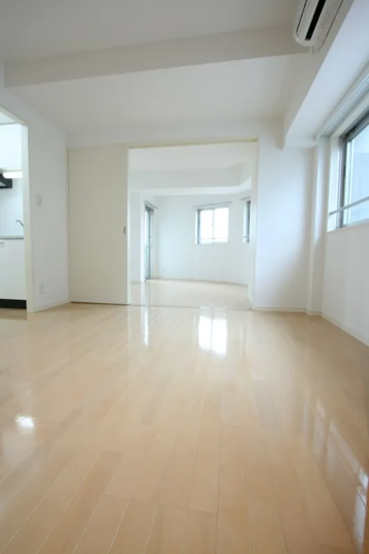 Castalia Hatsudai - Interior - ["Window", "Fixture", "Building"]