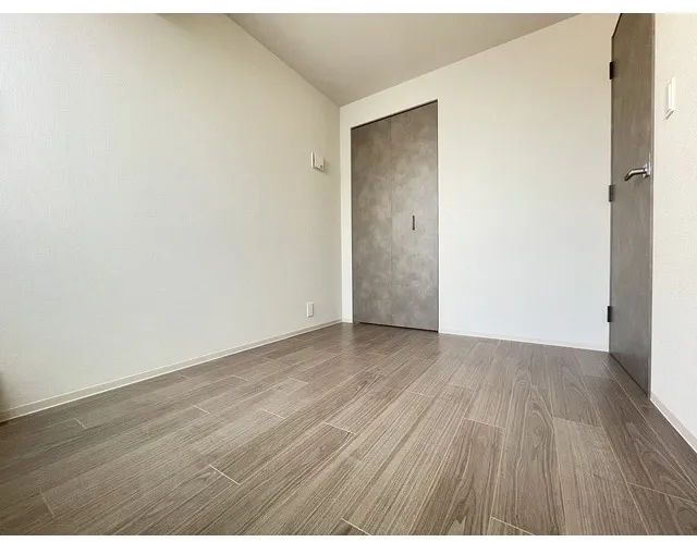 Well Square Yawata-Yama - Interior - ["Flooring", "Floor", "Wood"]