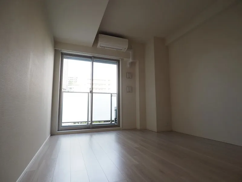 Cross Residence Iidabashi - Interior - ["Building", "Window", "Fixture"]