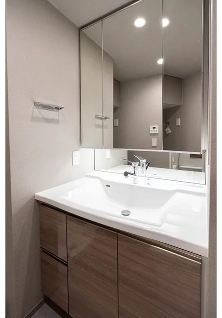 Comforia Higashiueno - Interior - ["Bathroom Sink", "Bathroom cabinet", "Plumbing fixture"]
