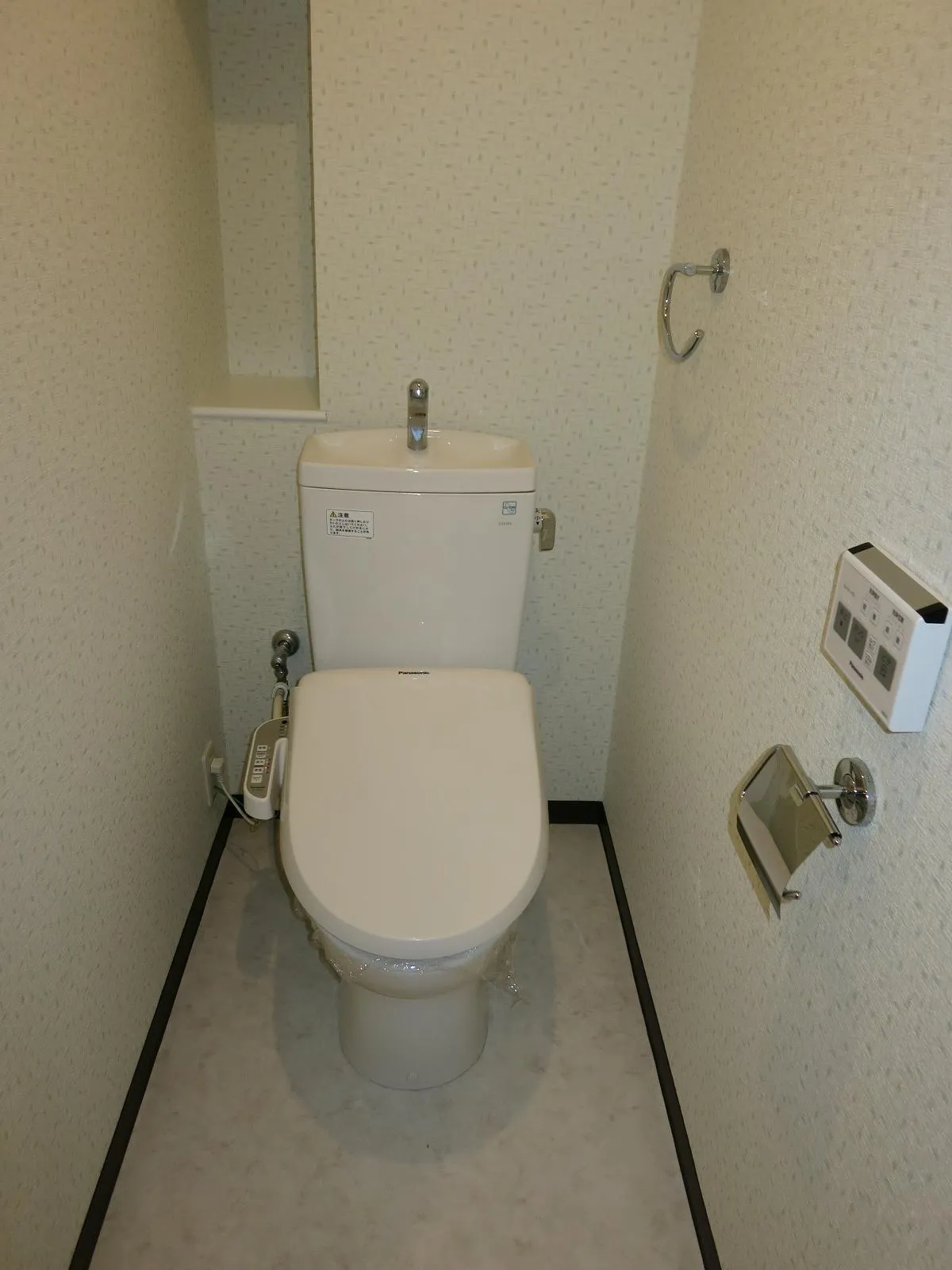 HF Wakabayashi Park Residence - Interior - ["Toilet seat", "Toilet", "Bathroom"]