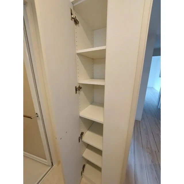 Traverse Monzennakacho - Interior - ["Furniture", "Shelving", "Shelf"]