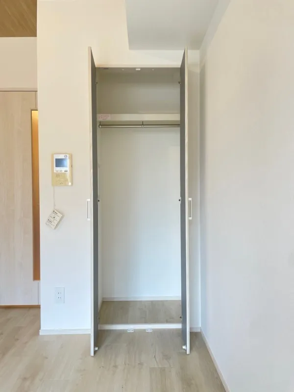 Residia Kiba - Interior - ["Wall", "Flooring", "Wood"]