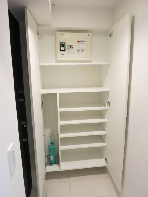 Will Terrace Kachidoki - Interior - ["Shelf", "Furniture", "Building"]
