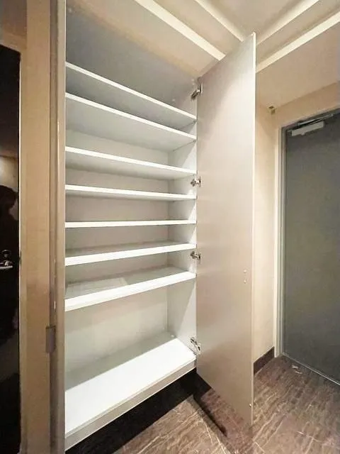 Ginza East City Tower - Interior - ["Wood", "Flooring", "Interior design"]