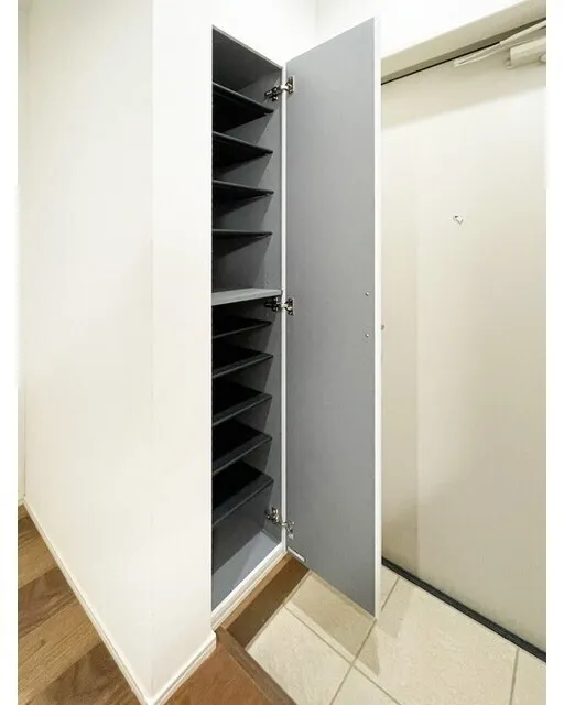 Covent Garden - Interior - ["Wood", "Flooring", "Shelving"]