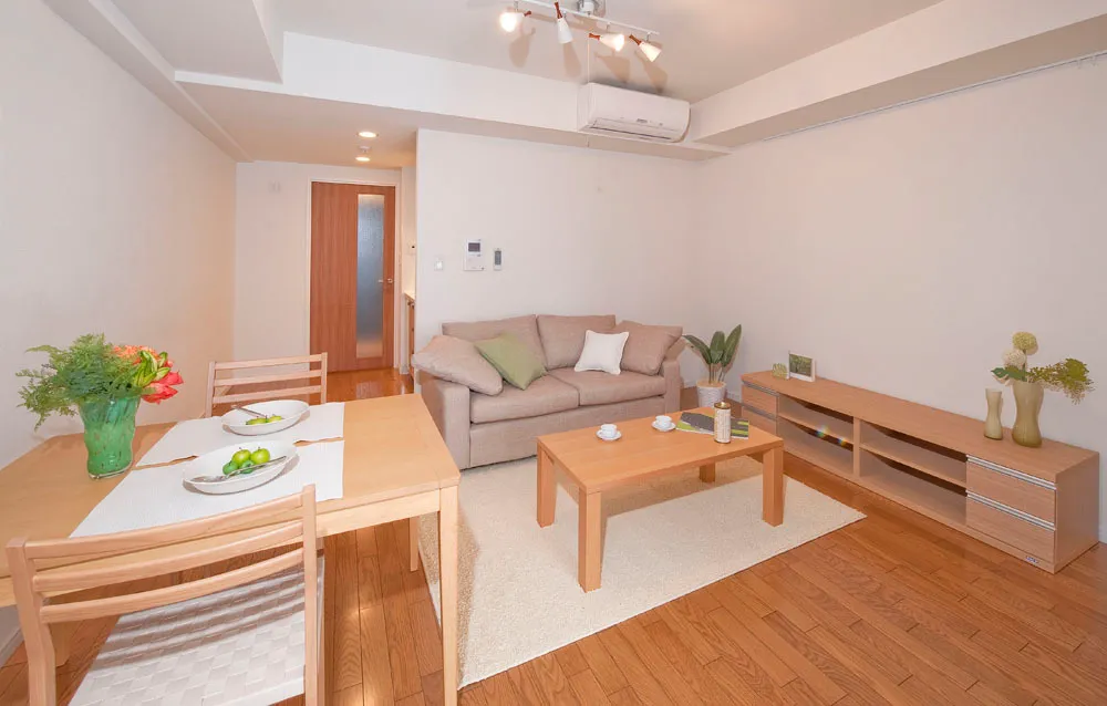 Residia Suginami Honancho - Interior - ["Table", "Furniture", "Couch"]