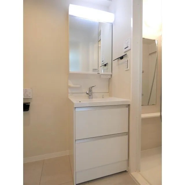 Milia Residence Nakano Yayoicho - Interior - ["Mirror", "Tap", "Sink"]