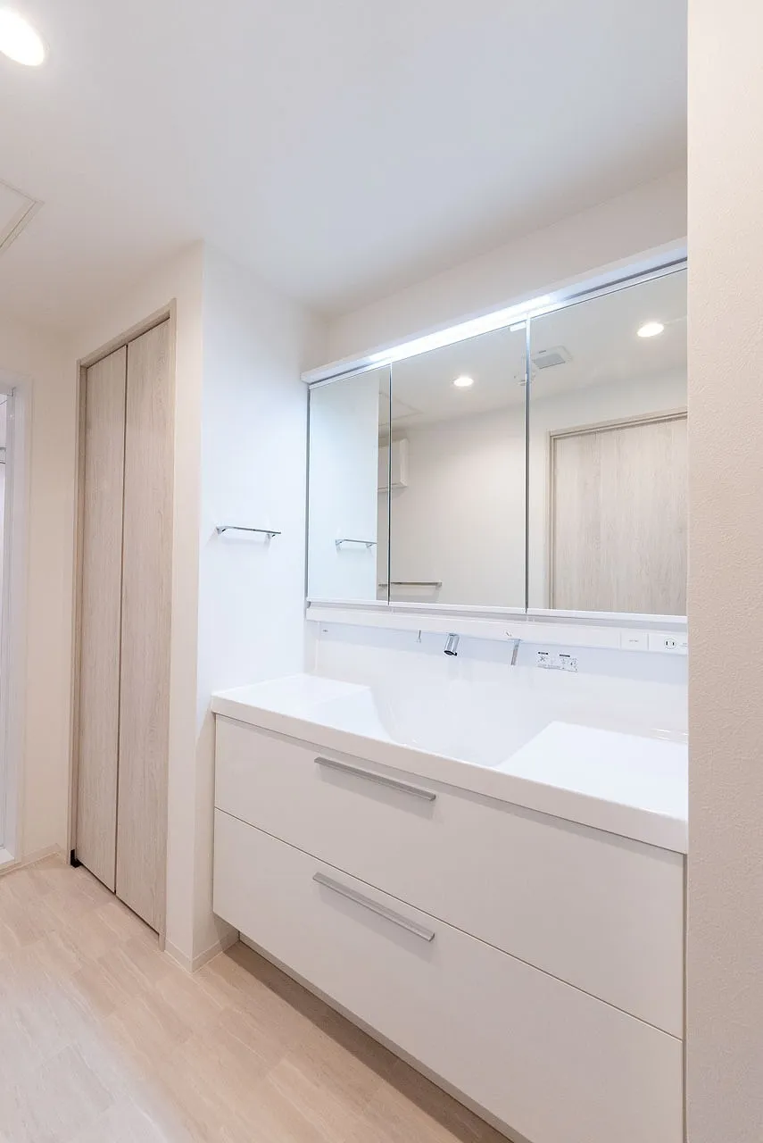 Platine Tamachi - Interior - ["Flooring", "Interior design", "Floor"]