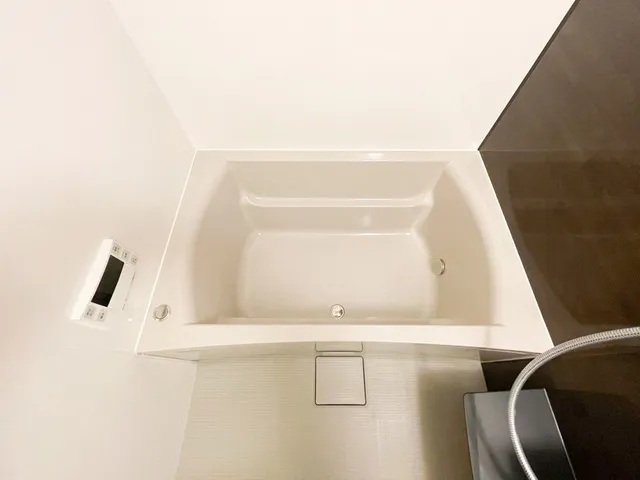 Preasvelta Minowa - Interior - ["Bathroom", "Tile Flooring", "Plumbing fixture"]