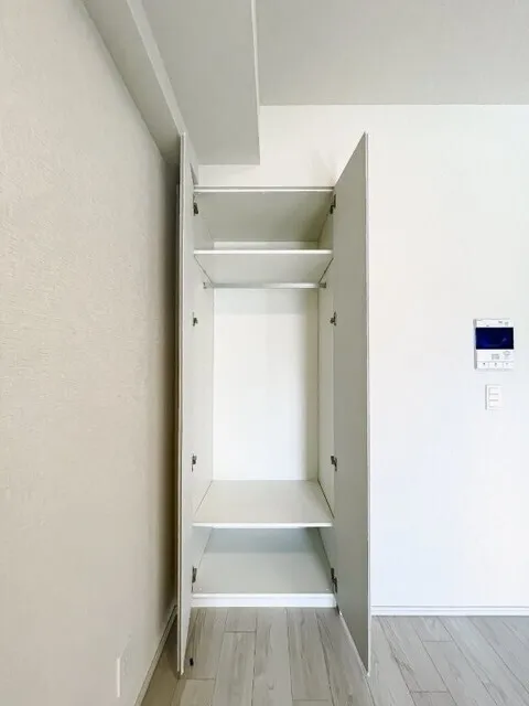 Brookside Residence Kiba - Interior - ["Wall", "Flooring", "Wood"]