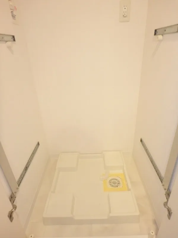 Esty Maison Toyosu Residence - Interior - ["Ceiling", "Plaster"]