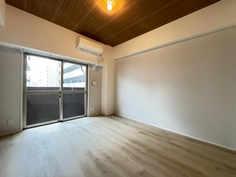 Residia Monzen Nakamachi - Interior - ["Flooring", "Ceiling", "Floor"]