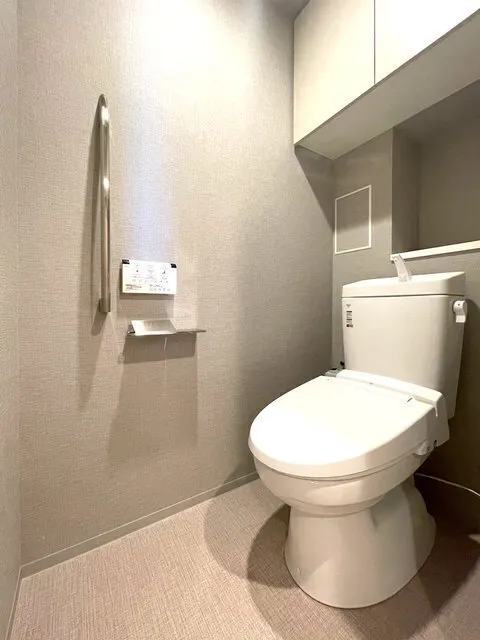 Lefon Prog-Rock Asakusa Iriya - Interior - ["Toilet seat", "Toilet", "Plumbing fixture"]