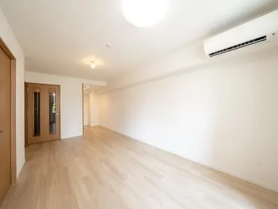 River City 21 East Towers II - Interior - ["Flooring", "Floor", "Wood flooring"]