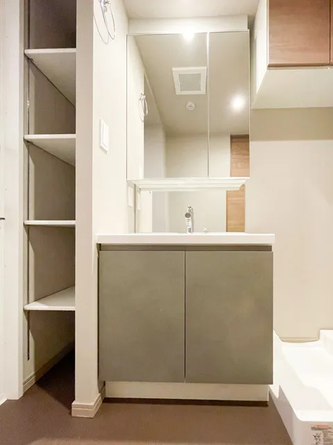 Preasvelta Minowa - Interior - ["Flooring", "Wall", "Wood"]