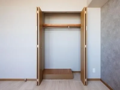 River City 21 East Towers II - Interior - ["Flooring", "Wall", "Wood"]