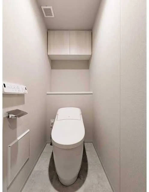 Wellis Urban Sumiyoshi West - Interior - ["Toilet seat", "Toilet", "Flooring"]