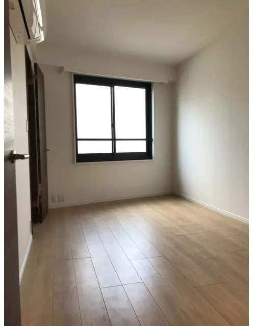 Abitation - Interior - ["Flooring", "Floor", "Wood flooring"]