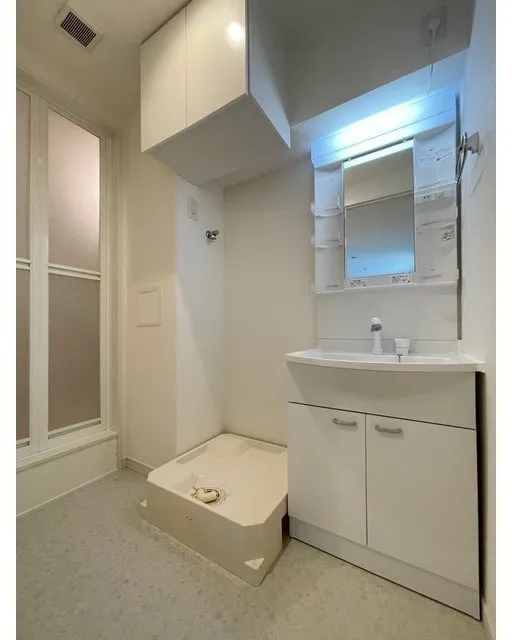 Mihas Kugayama - Interior - ["Plumbing fixture", "Flooring", "Floor"]