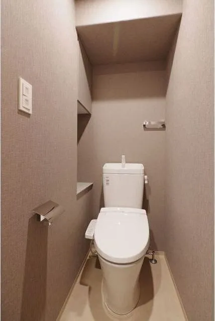 Comforia Oshima DEUX - Interior - ["Toilet seat", "Toilet", "Plumbing fixture"]