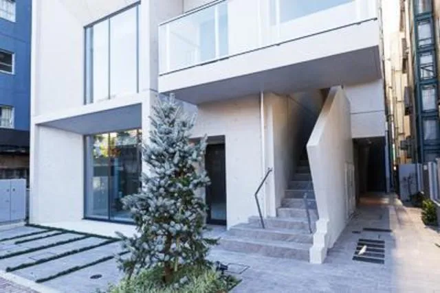 HIROO VILLAGE - Exterior - ["Daytime", "Plant", "Window"]