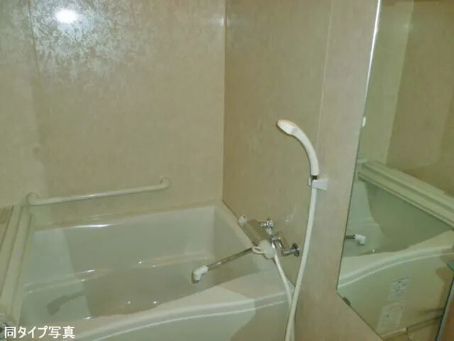 Comforia Ginza East - Interior - ["Plumbing fixture", "Bathroom", "Flooring"]