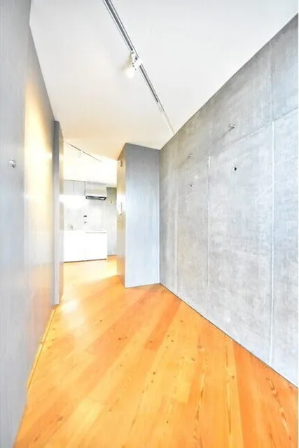 FARE Uehara Noye EAST - Interior - ["Flooring", "Floor", "Ceiling"]
