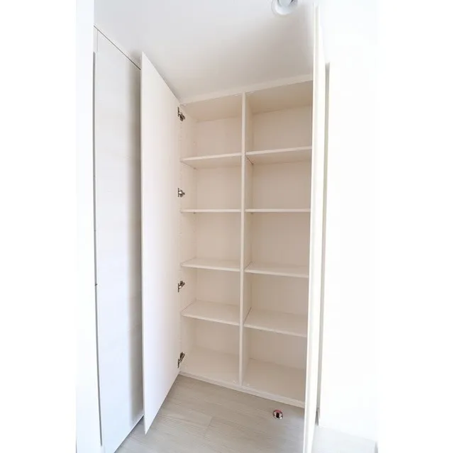Dimus Ueno Okachimachi - Interior - ["Shelf", "Furniture", "Fixture"]