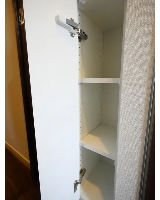 Comforia Kamata - Interior - ["Wood", "Household hardware", "Shelving"]