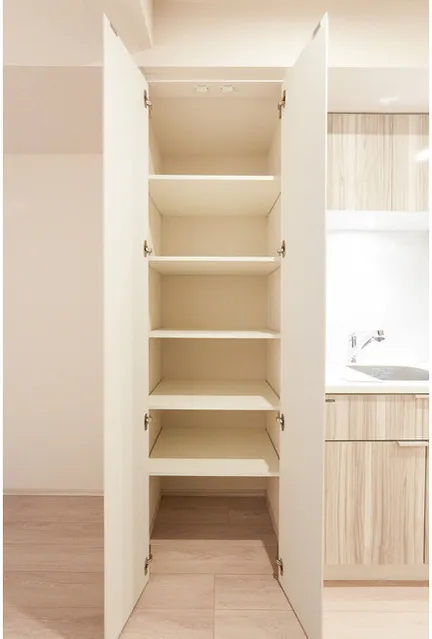 Comforia Togoshi Koen - Interior - ["Cabinetry", "Furniture", "Flooring"]
