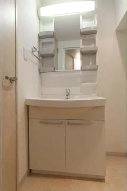 Polaris - Interior - ["Mirror", "Bathroom cabinet", "Cabinetry"]