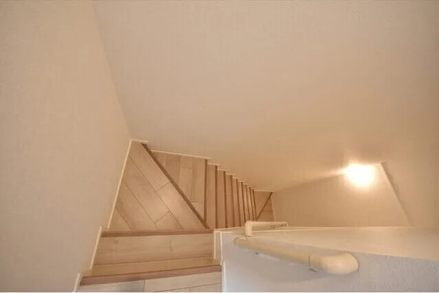 El Faro Hiroo - Interior - ["Stairs", "Rectangle", "Wood"]