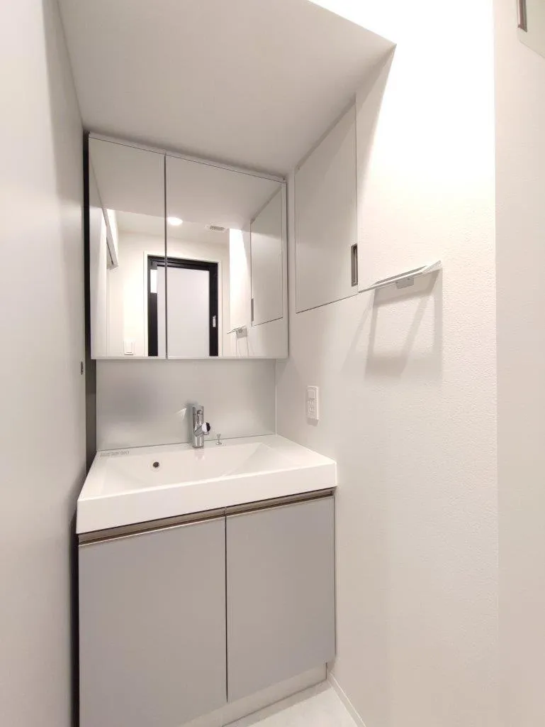 Cross Residence Takadanobaba - Interior - ["Tap", "Mirror", "Sink"]