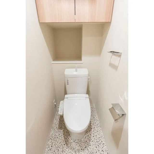 Ichigayadaimachizaka Front - Interior - ["Plumbing fixture", "Toilet seat", "Toilet"]