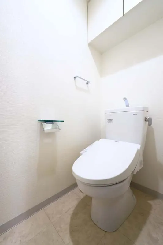 Qualitas Kikugawa - Interior - ["Toilet seat", "Toilet", "Plumbing fixture"]