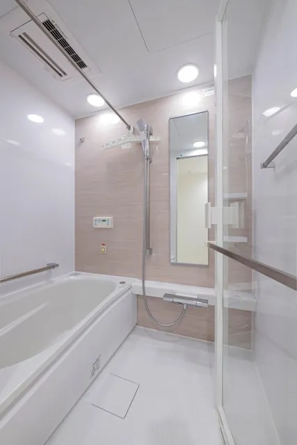 Ebisu Garden Terrace - Interior - ["Bathtub", "Plumbing fixture", "Shower head"]